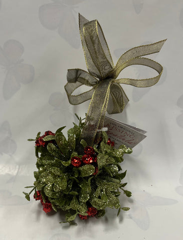 Classic Red - Mistletoe Door Decor