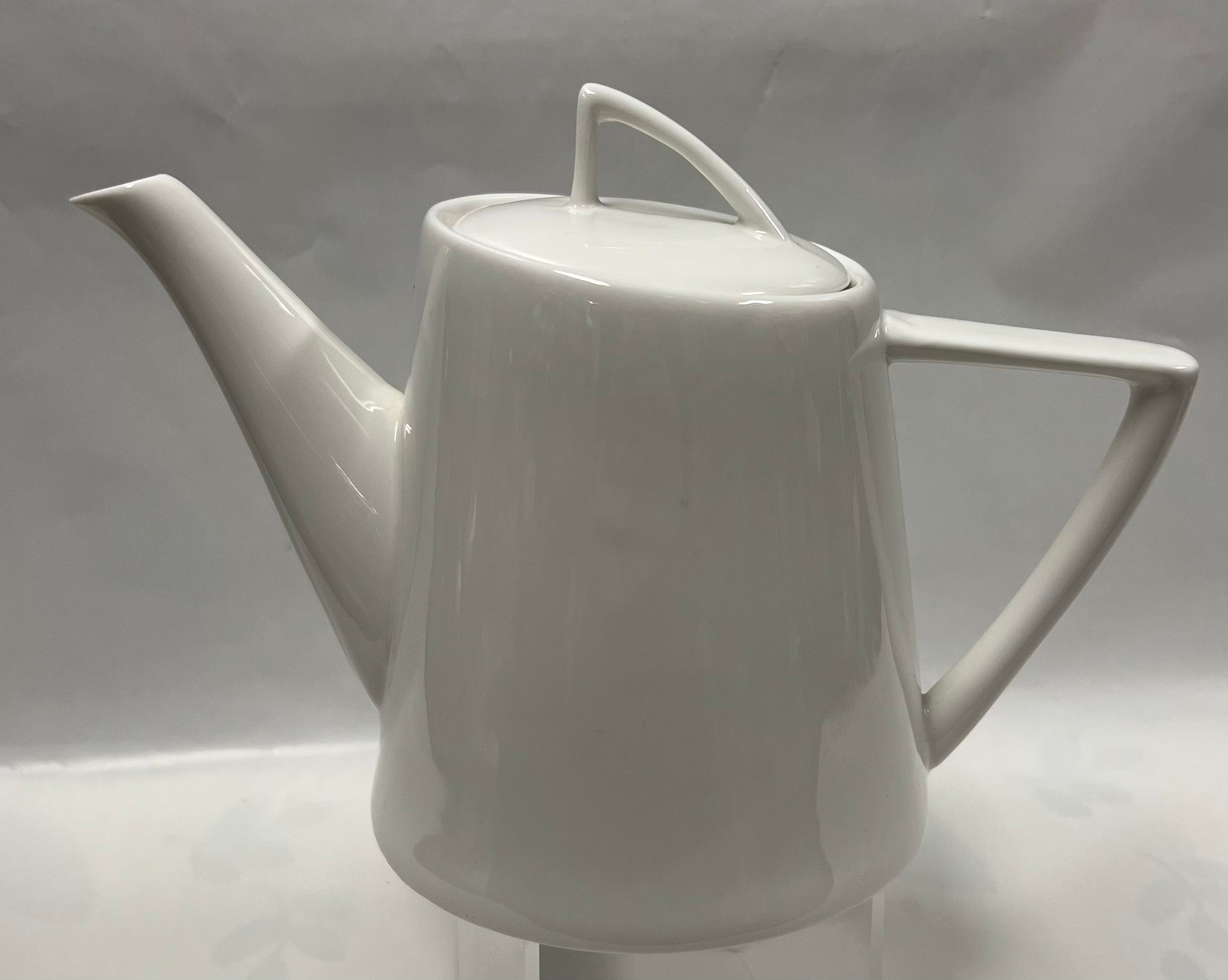 Maxwell & Williams - White Teapot