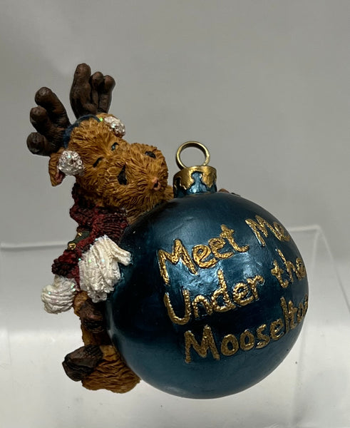 Smooches Boyds Bear Figurine