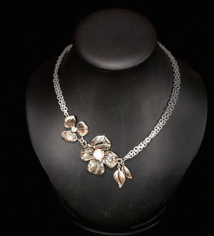 Metal Flower Necklace