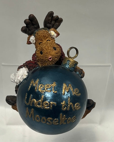 Smooches Boyds Bear Figurine