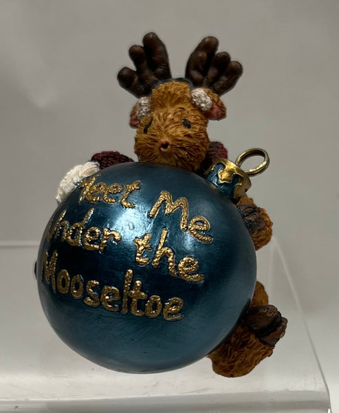 Smooches Boyds Bear Figurine