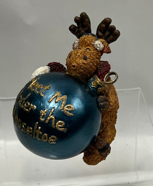 Smooches Boyds Bear Figurine