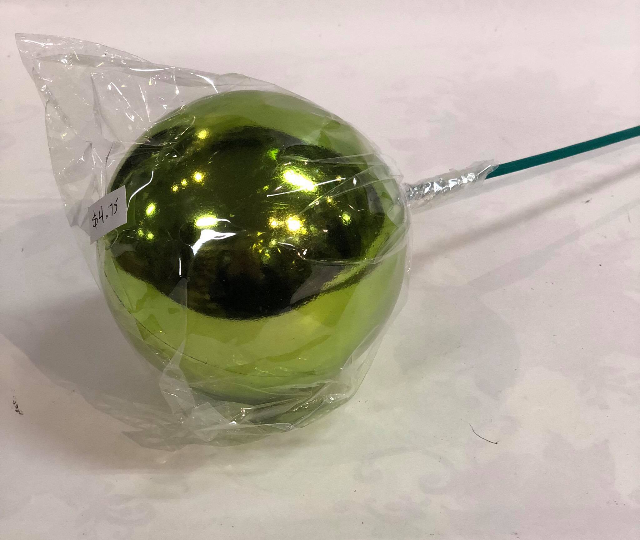 Medium Shiny Green Ball Pick