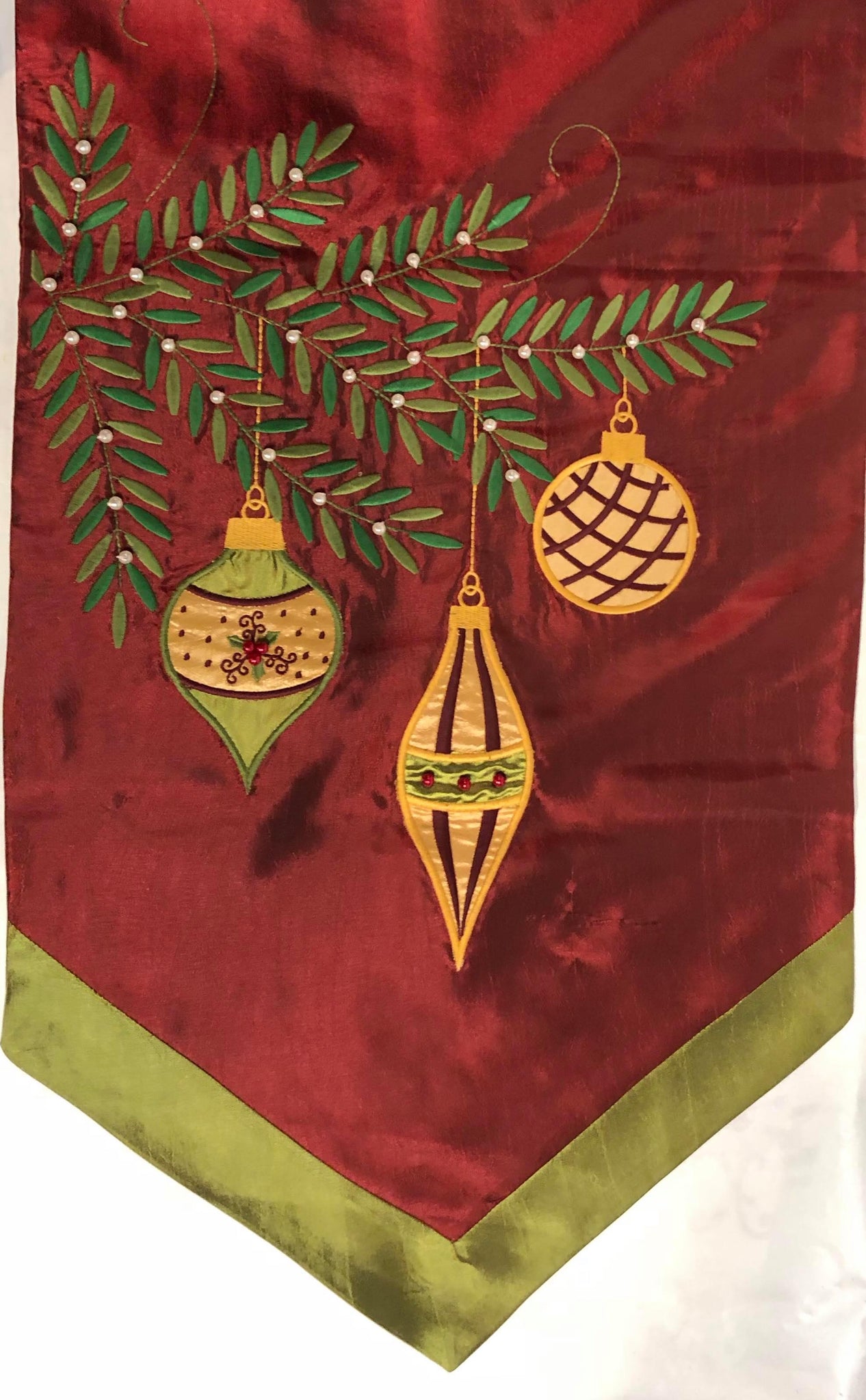 Table runner- Ornaments