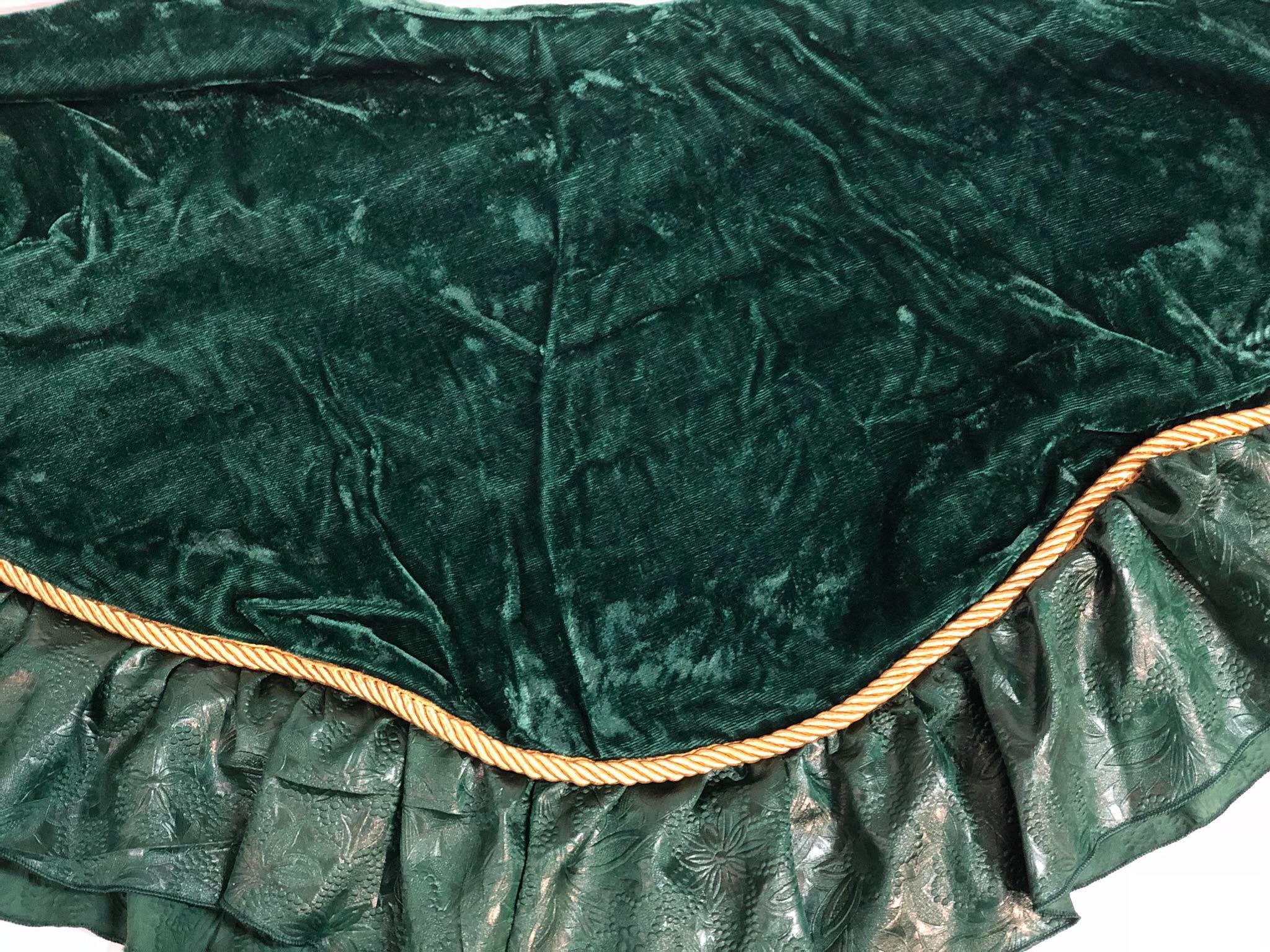 Hunter green tree skirt