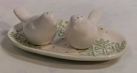 Dove salt and pepper set with tray