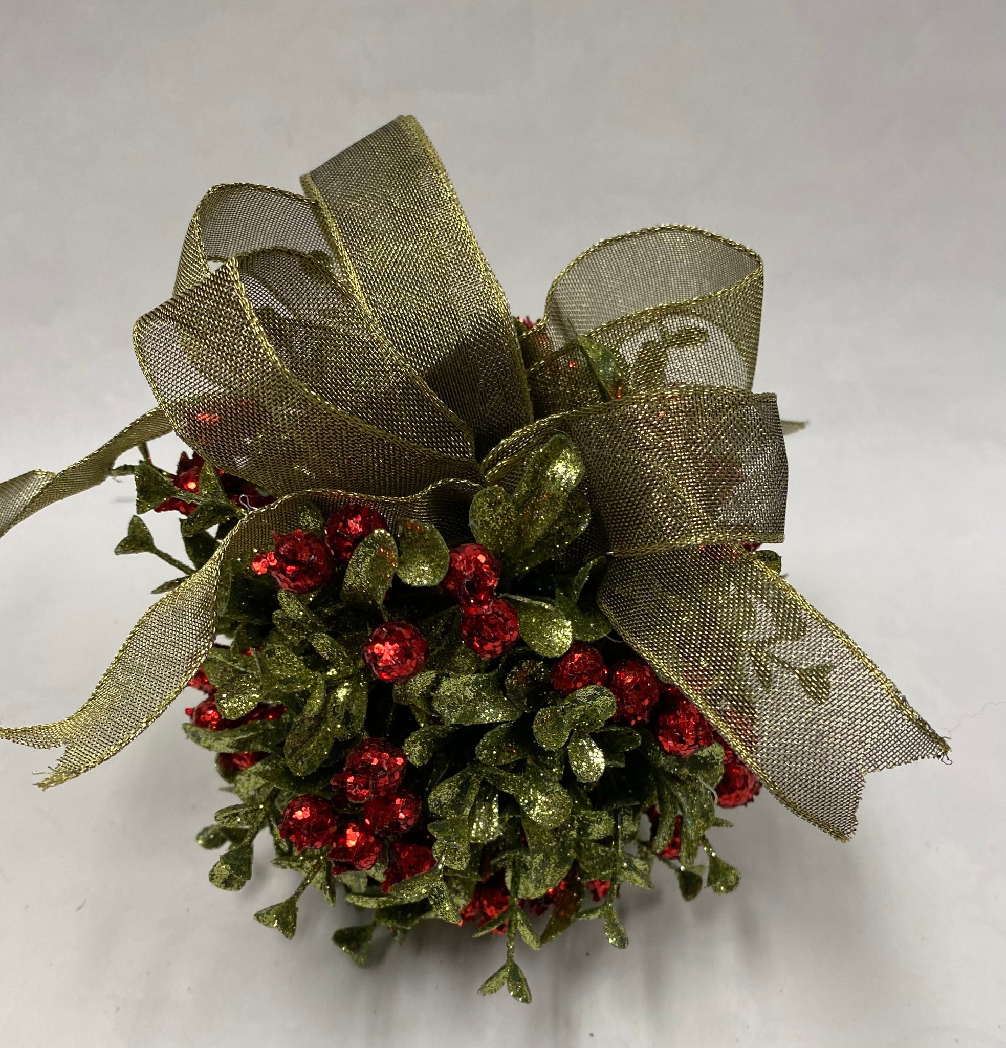 Classic Red -Mistletoe Ball