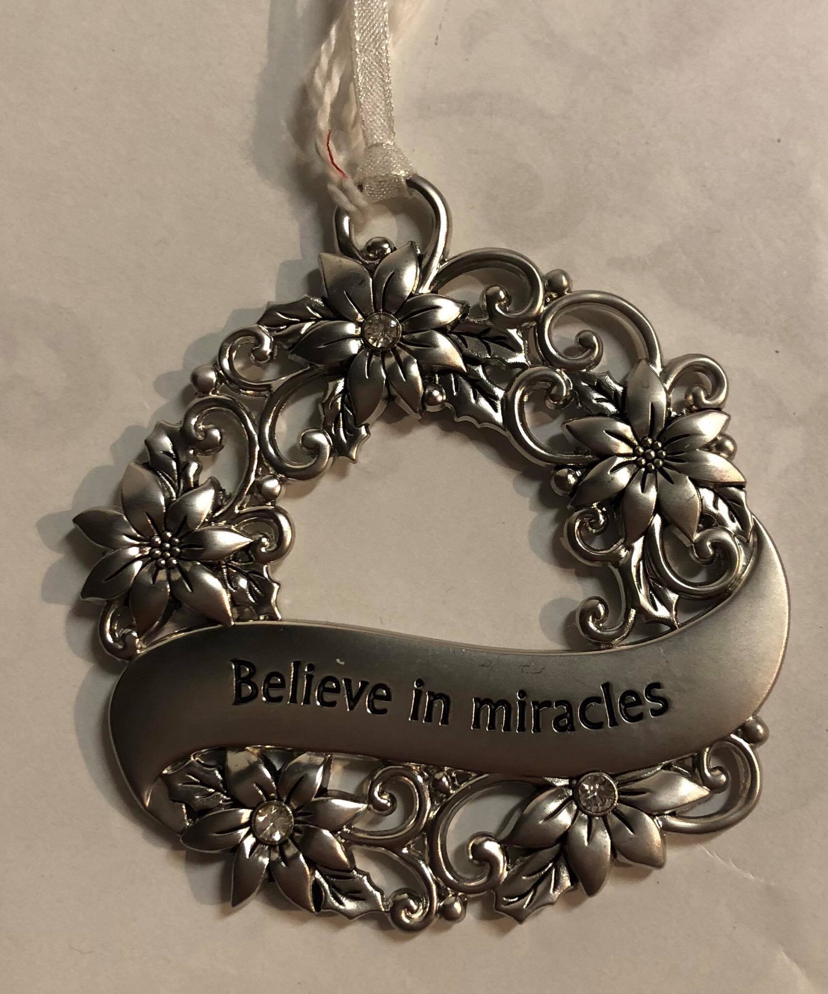 Wreath Tree Ornament "Believe in Miracles"