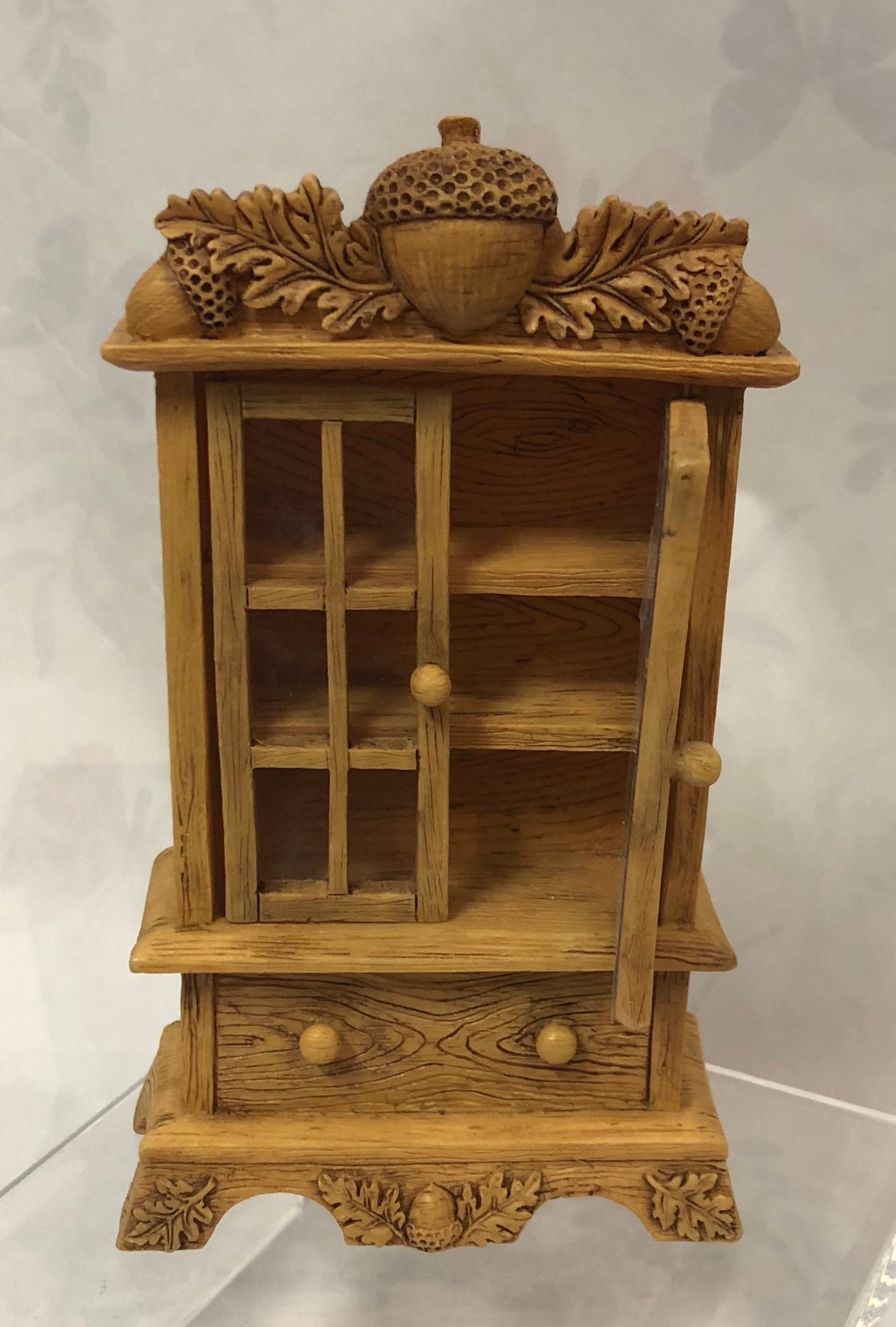 Charming Tails -Mini Cabnet