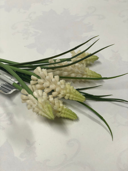 Cream Grape Hyacinth Bunch