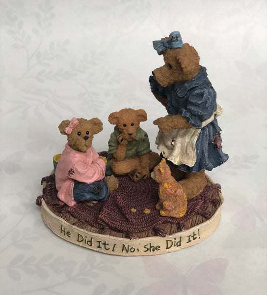 Boyd's Bear -Momma Luvsalot with Hannah, Sam and Tabby... Whoops!