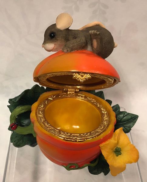 Charming Tails -Pumpkin Harvest