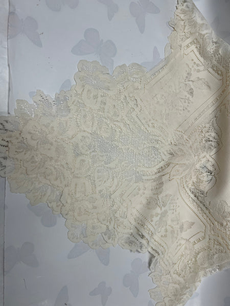 Table Topper -Heirloom -Ecru