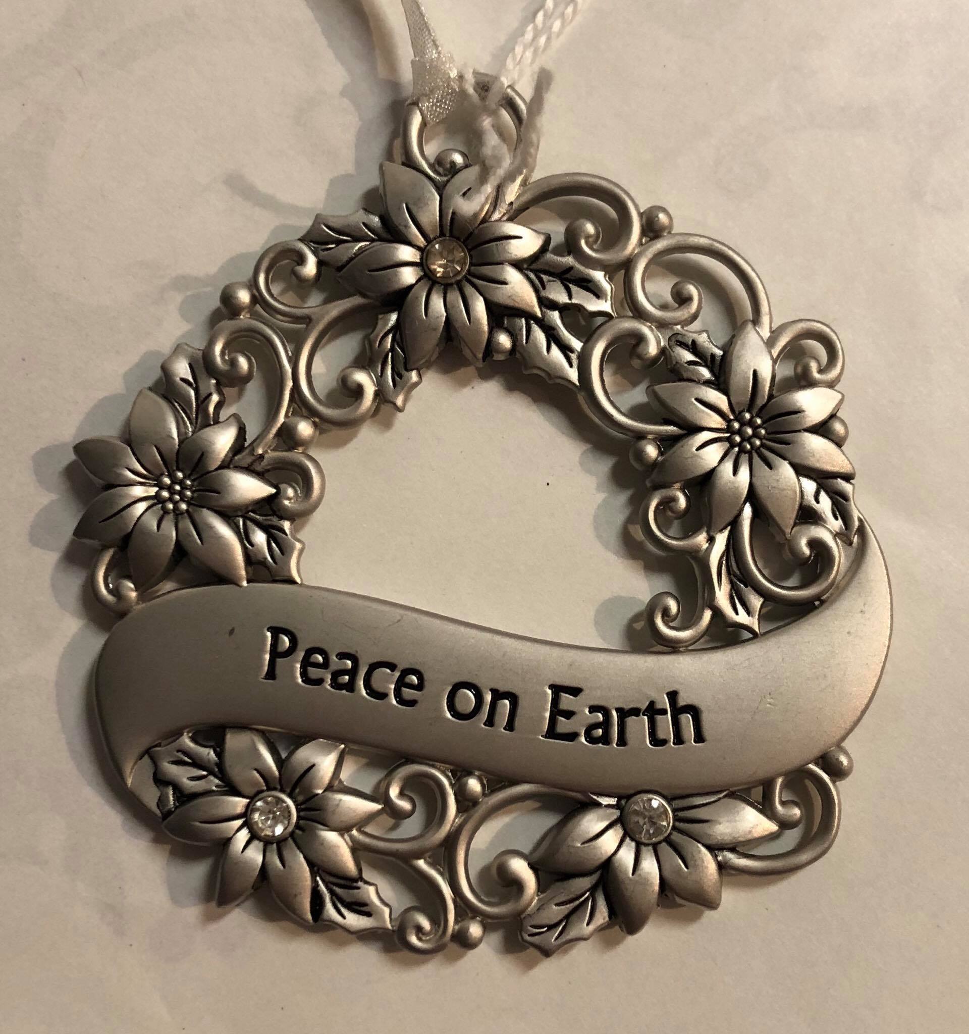 Wreath Tree Ornament "Peace on Earth"